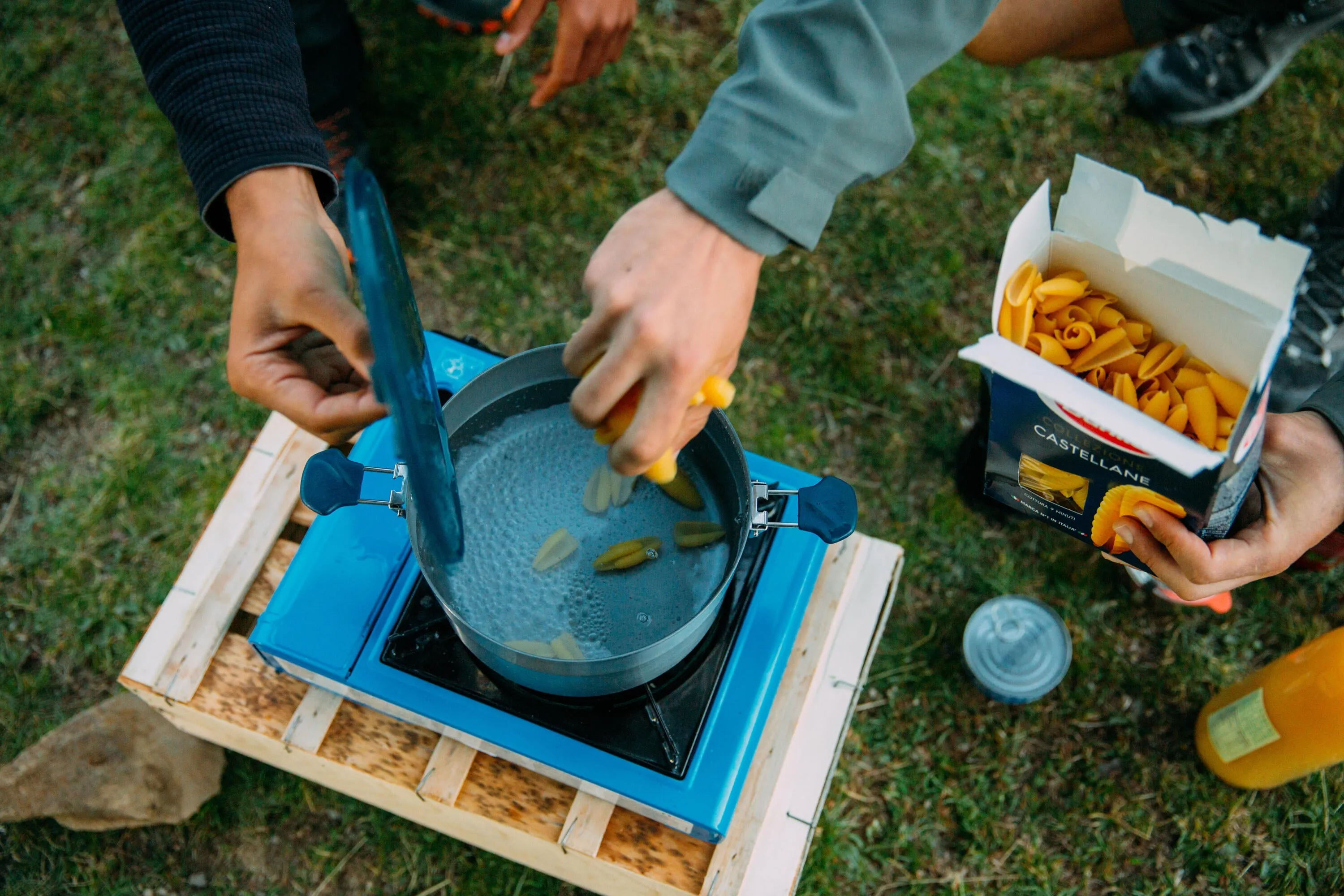Quechua Non-Stick Stainless Steel 4-Person 24-Piece Camp Cookset 3.5 L