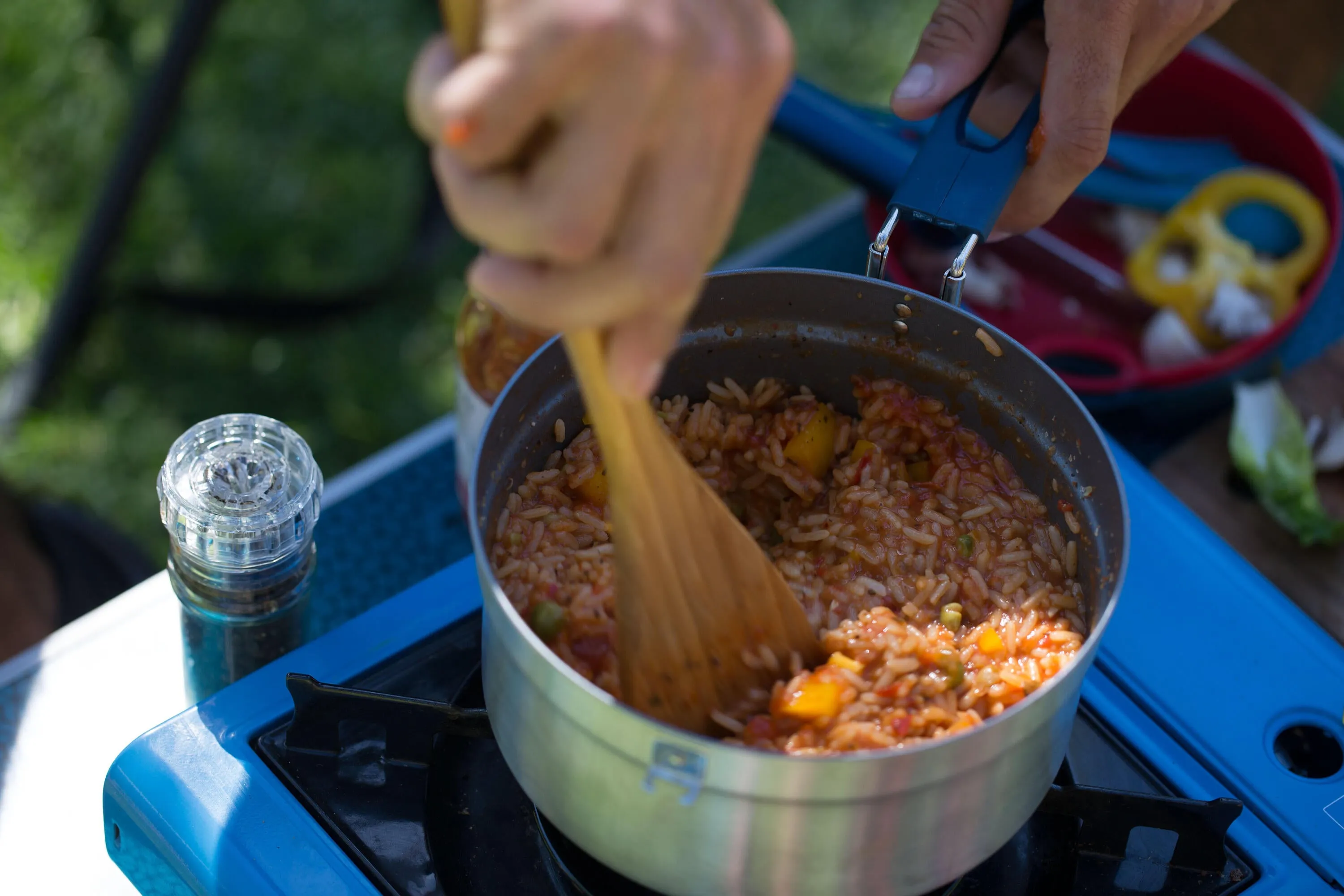 Quechua Non-Stick Stainless Steel 4-Person 24-Piece Camp Cookset 3.5 L